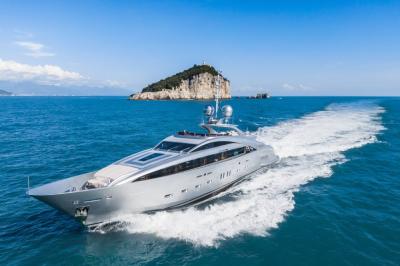 ISLAND HOP ON YOUR OWN PRIVATE YACHT